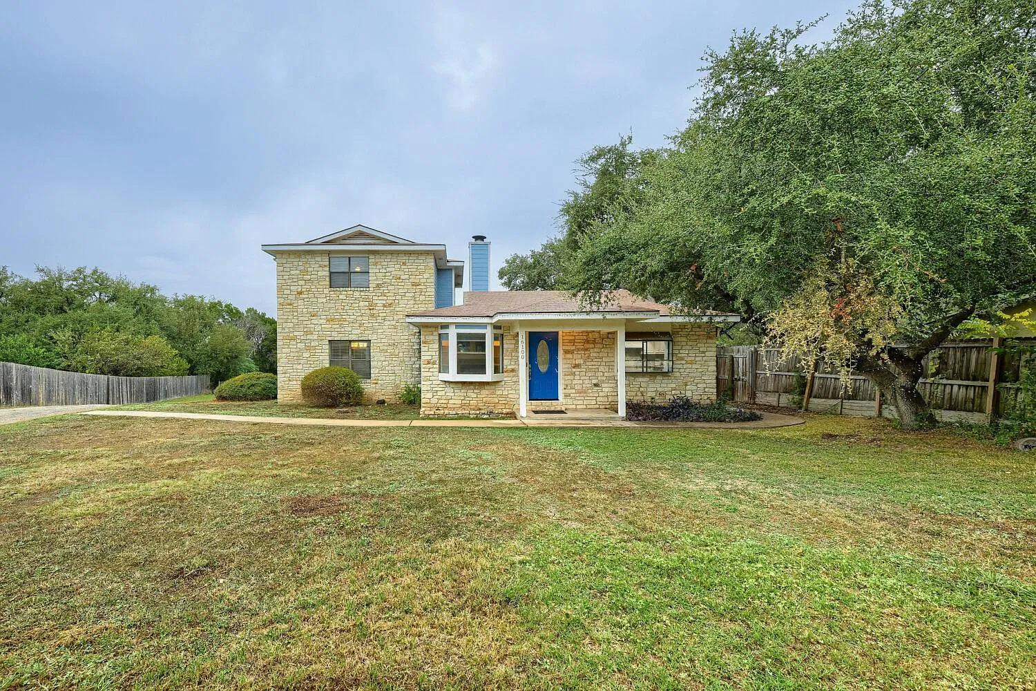 4 bed, 2.0 bath, 2038 sqft, $2,100 — Photo 2