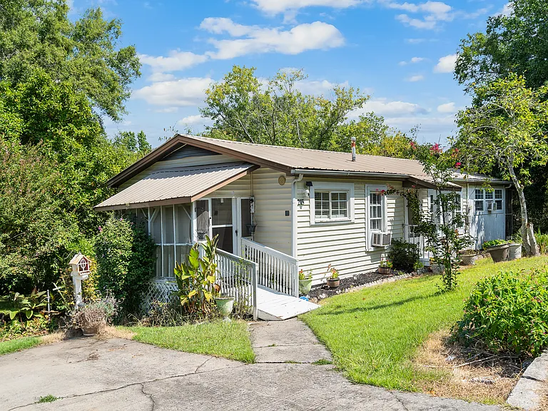 215 Wilson St — Photo 30
