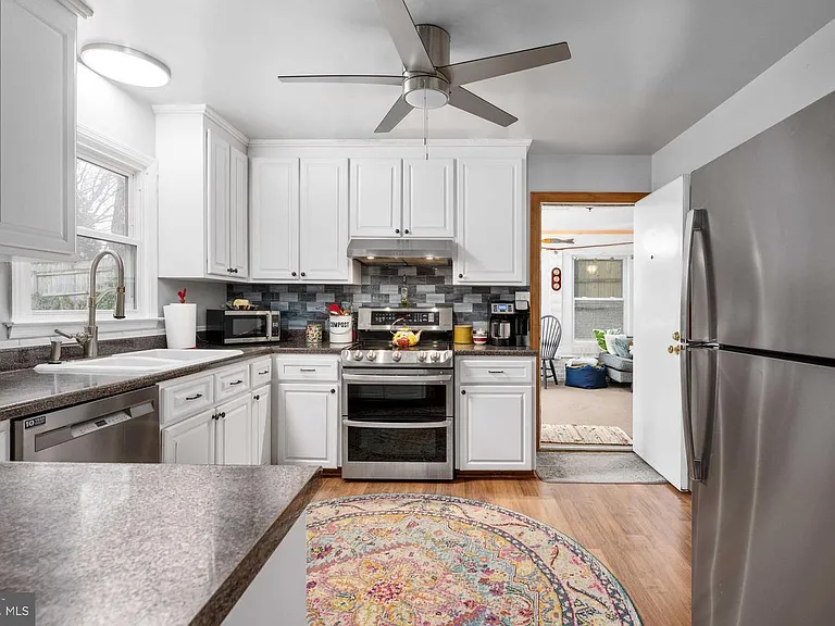 1705 Sherwood Dr — Photo 13