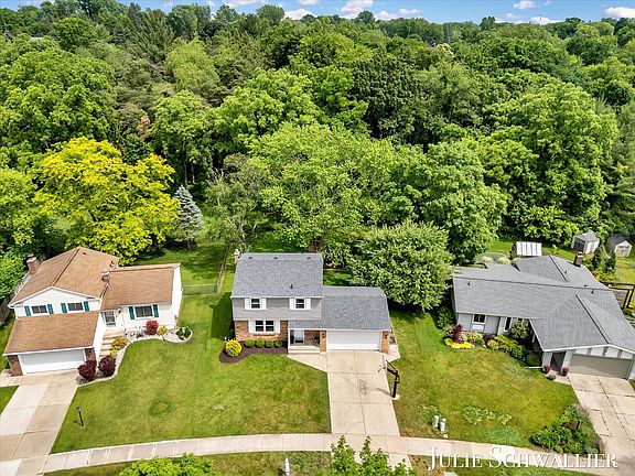 4th image of 1038 N Hampton Dr NE