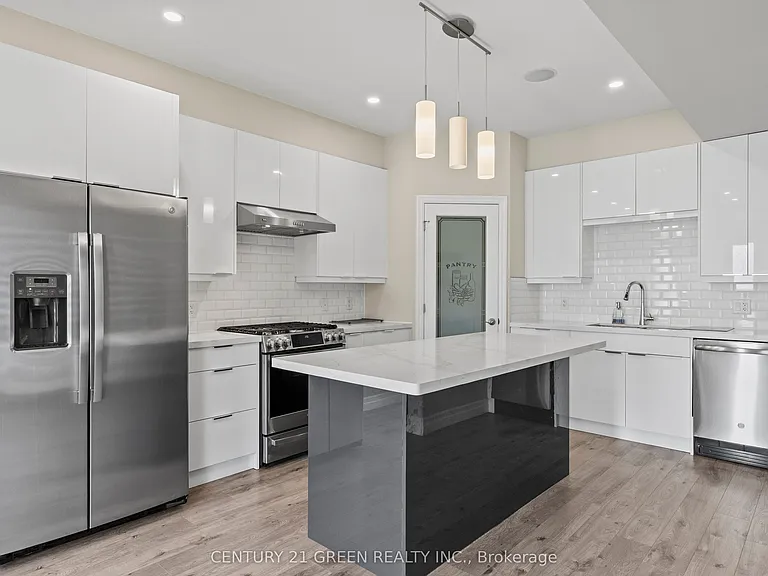 851 Sarnia Rd — Photo 16
