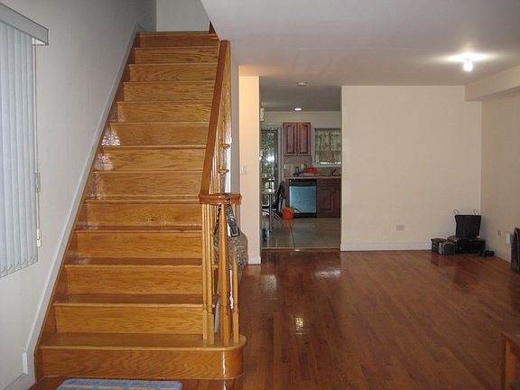 4th image of 136 Hamden Ave