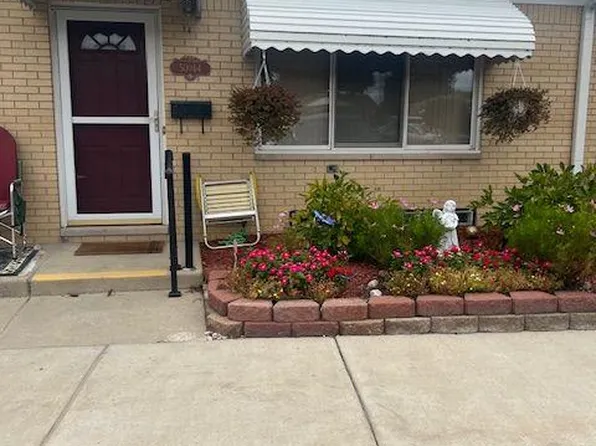 50044 Helfer Blvd, Wixom, MI 48393