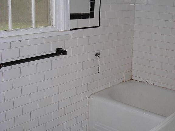4th image of 800 Cypress Dr