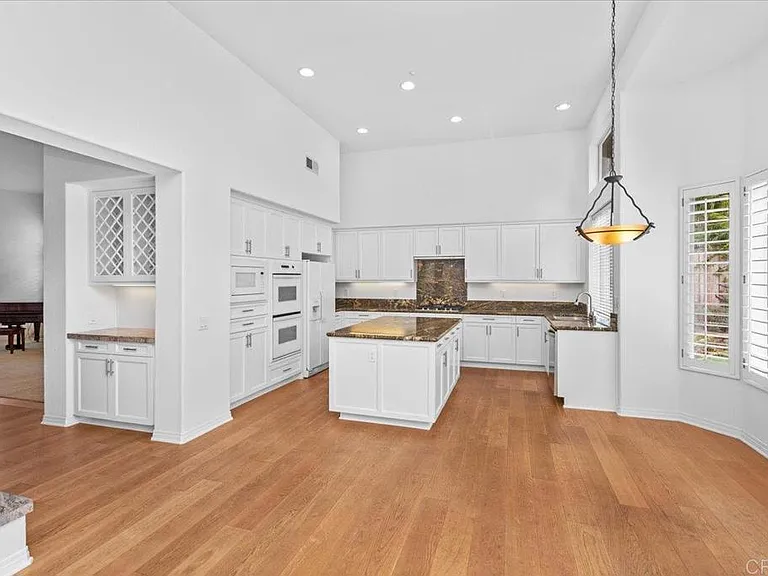 219 Pacific View Ln — Photo 16