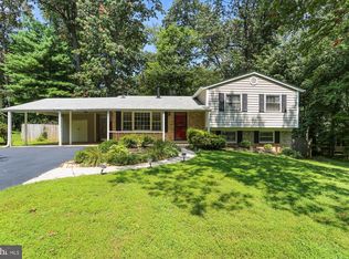 7621 Dew Wood Dr, Rockville, MD 20855
