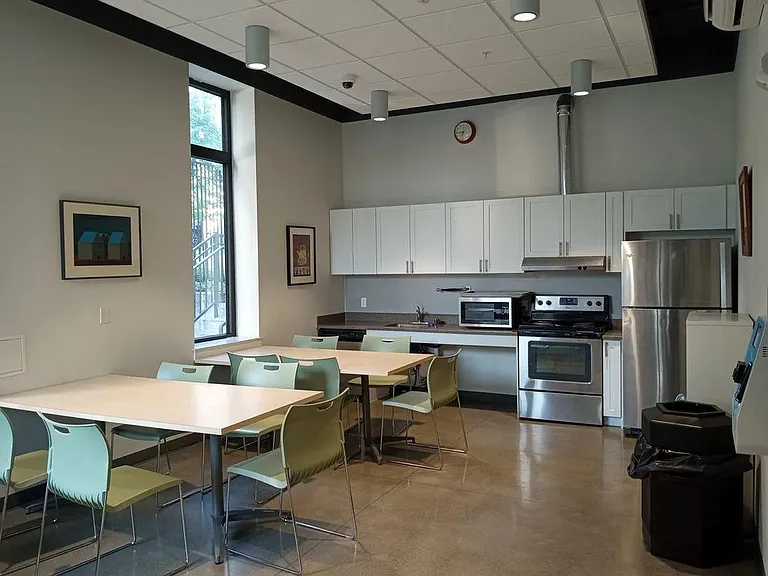 Abbey Lincoln Court — Photo 6
