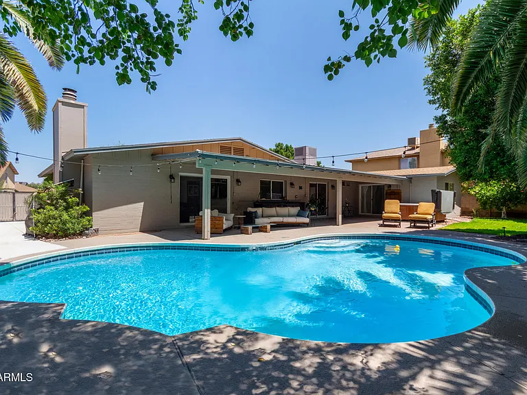 1347 W Lobo Ave — Photo 2