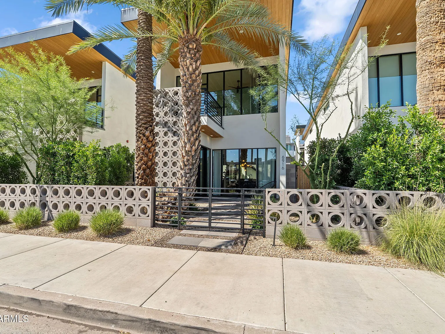 4 bed, 3.5 bath, 3014 sqft, $10,000 — Photo 3