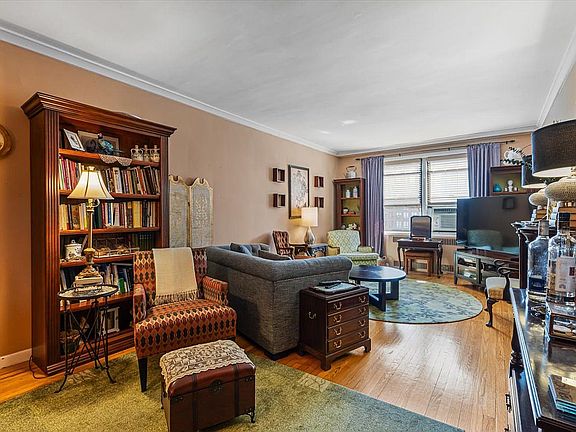 3rd image of 69-40 Yellowstone Blvd #508