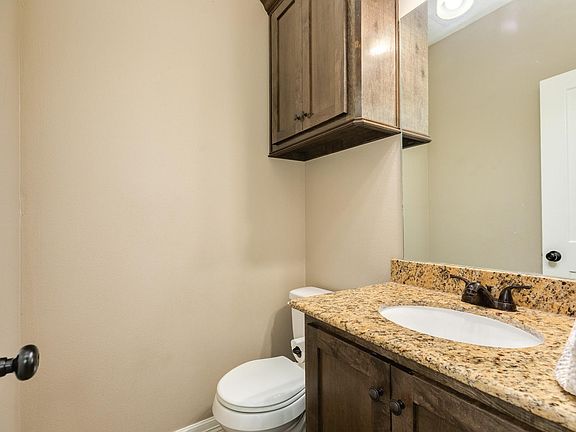 5th image of 2426 Ridgewood Dr