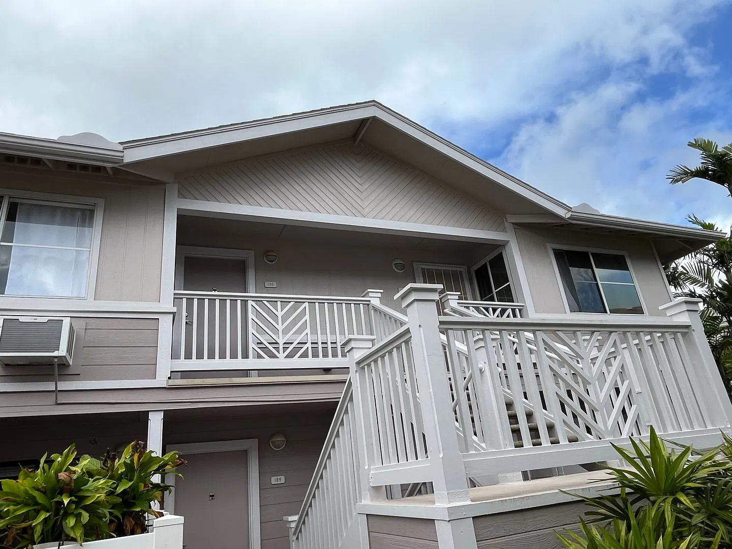 Northpointe Townhouse - upstairs unit 2 bedrooms, 2 baths, 2 parking - Avail 10/20/26 — Photo 1