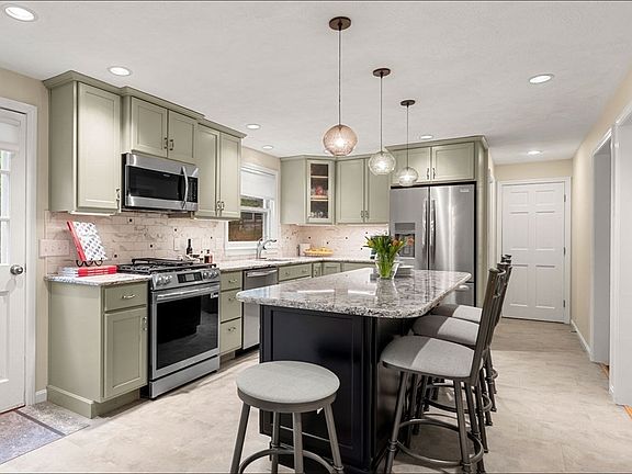 4th image of 13 Laconia Cir