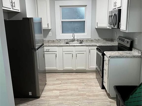 4th image of 8 W Laurel Ave