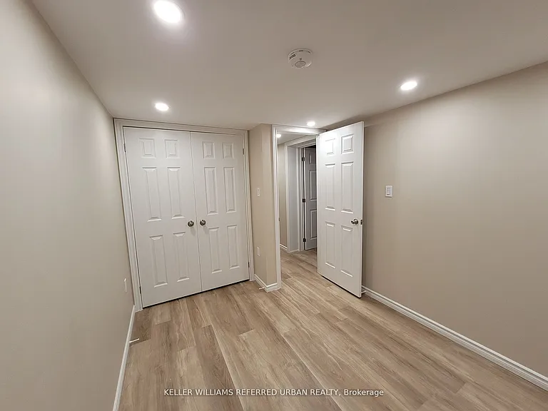163 Livingstone Ave #LOWER — Photo 11