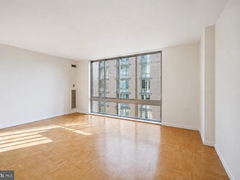 950 25th St NW #814N — Photo 3