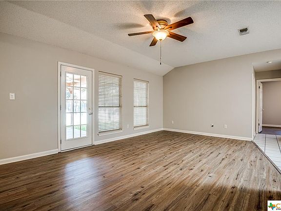 5th image of 1282 Buttercup Ln
