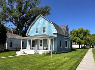 176 N Arapahoe Ave, Wauneta, NE 69045