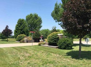 2 S Ridge Ct, Coralville, IA 52241