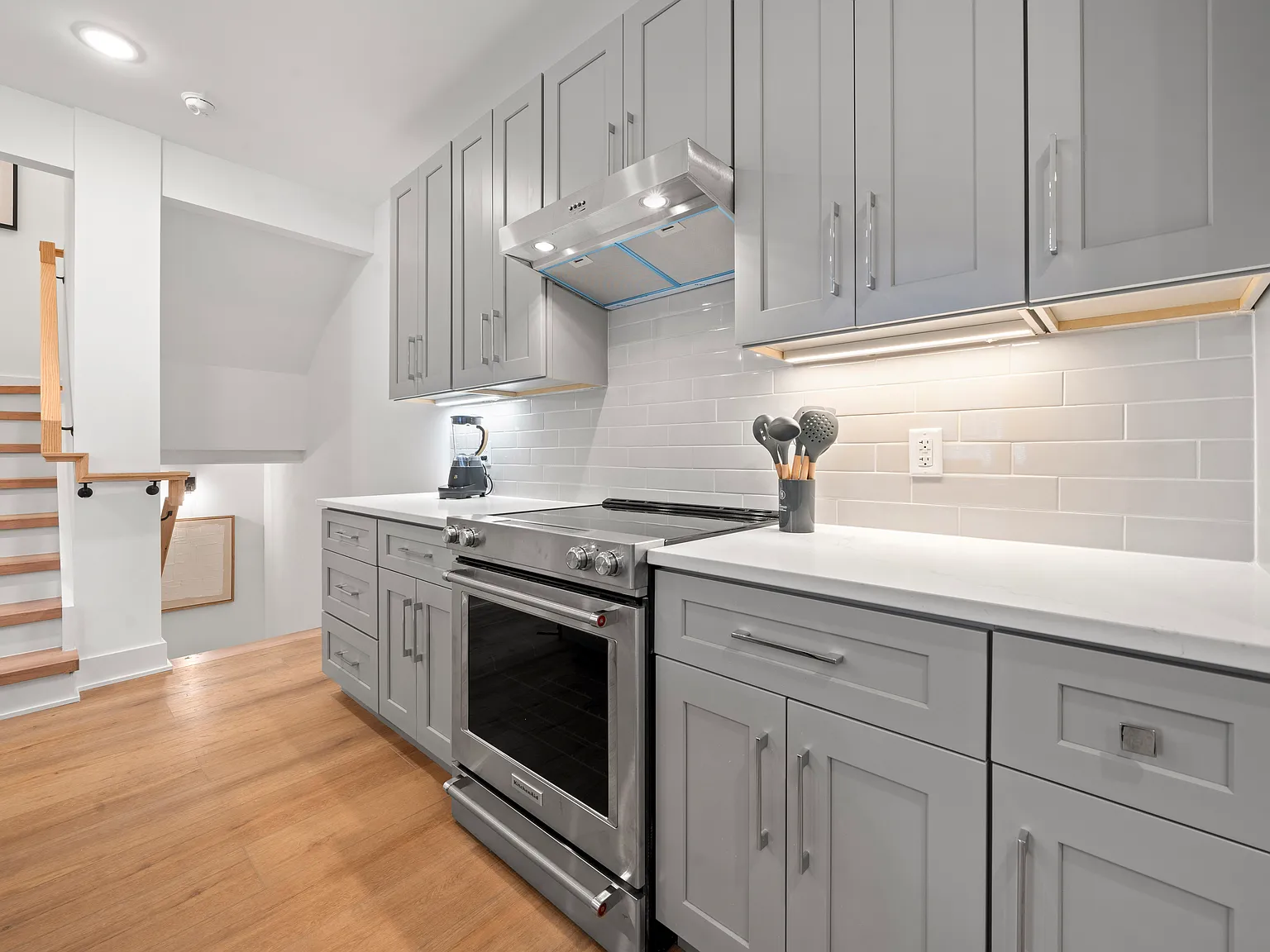 2 bed, 1395 sqft, $2,850 — Photo 4