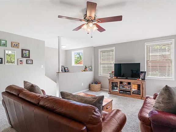 3rd image of 2762 McCausland Ave