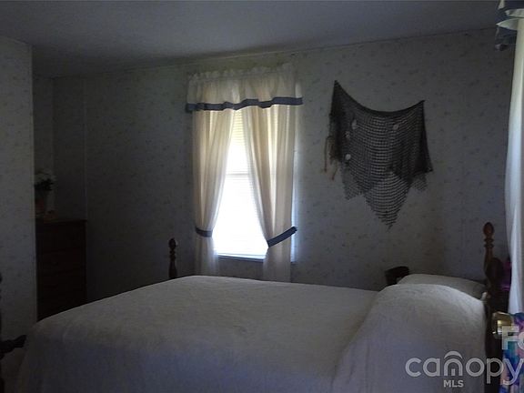 5th image of 169 Hamptons Cove Rd