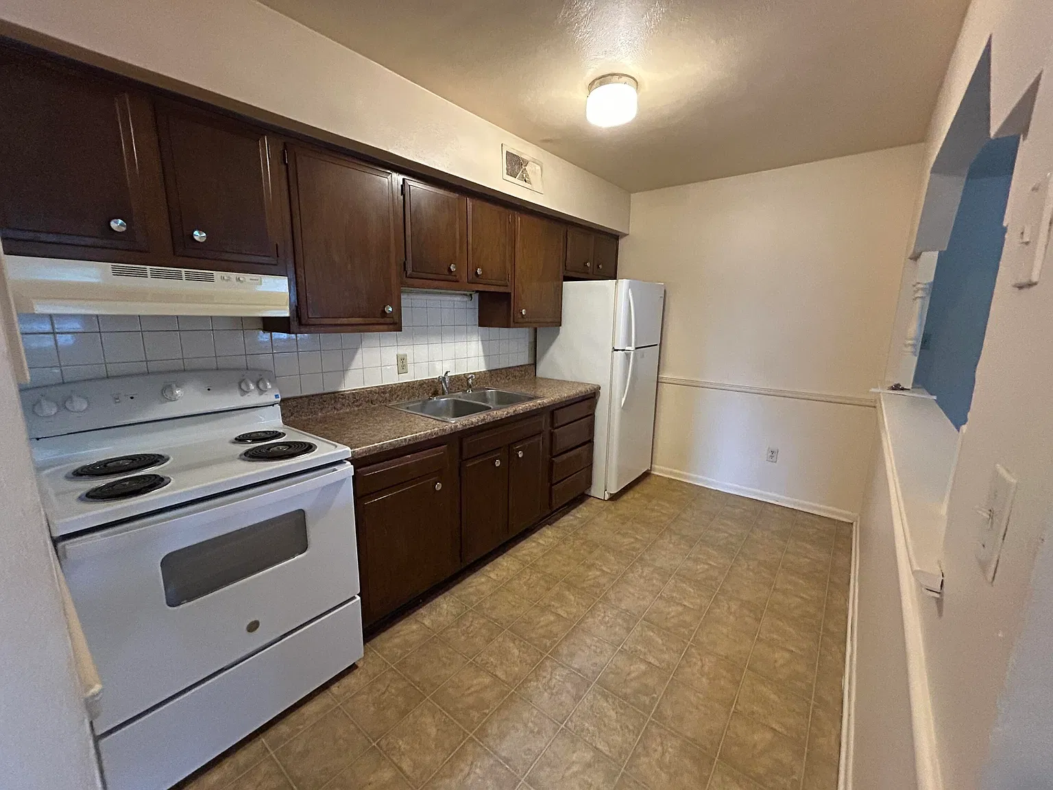 1 bed, 1.0 bath, 700 sqft, $895 — Photo 3