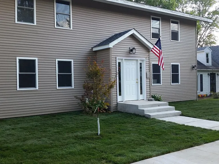 610 E Gilmore St — Photo 1