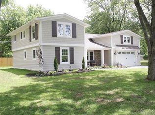 5205 Willow Rd, Zionsville, IN 46077