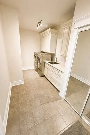 29 Franklin Cathcart Cres — Photo 10
