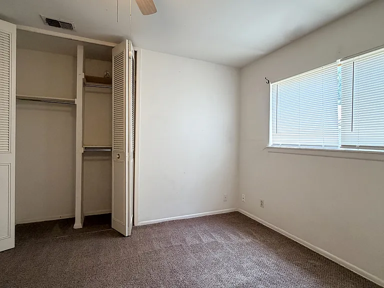 4915 Sierra Madre Dr — Photo 15