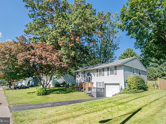 4th image of 415 Chesterfield Dr