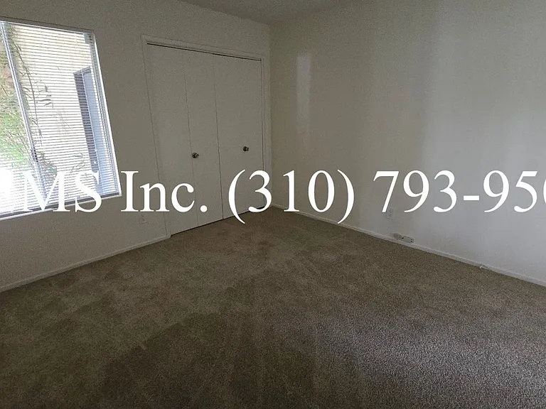 15025 Archwood St — Photo 11