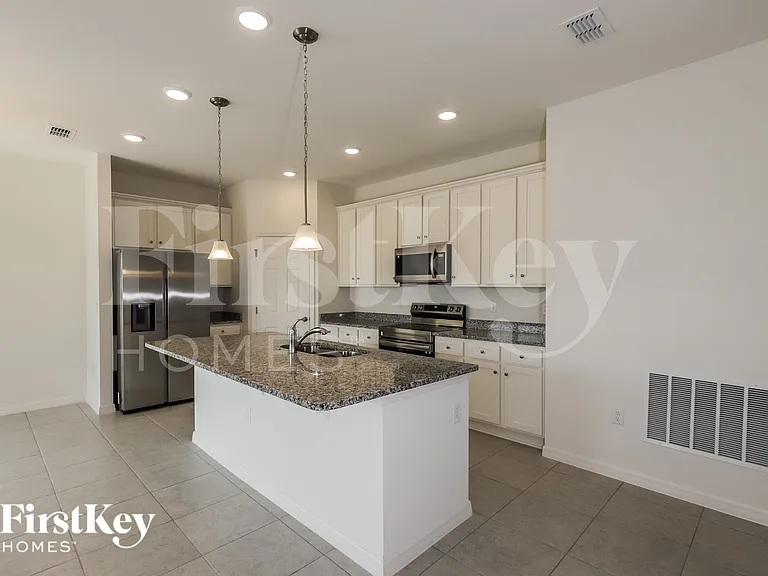 523 Crown Rose Dr — Photo 5