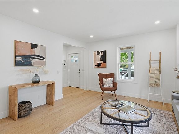4th image of 104 Eastern Ave #104