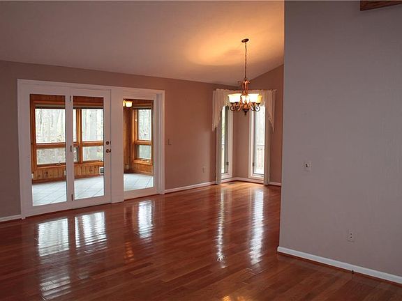 5th image of 1228 Stafford Cres