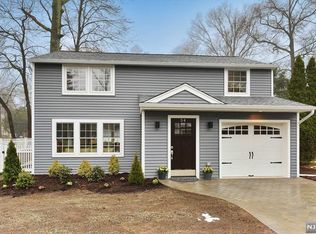 54 Stuart St, Waldwick, NJ 07463