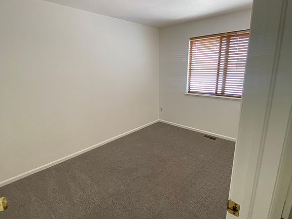 3rd image of 404 Owl Dr