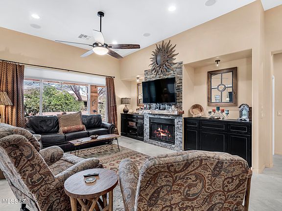 3rd image of 2639 E Sawyer Rd