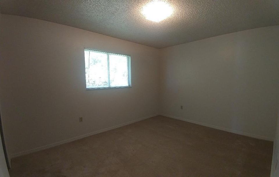 2nd image of 2505 Timberlane S