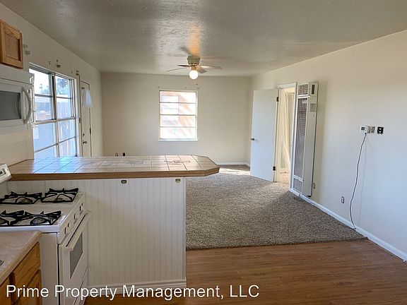 3rd image of 1426 1/2 Gidding St