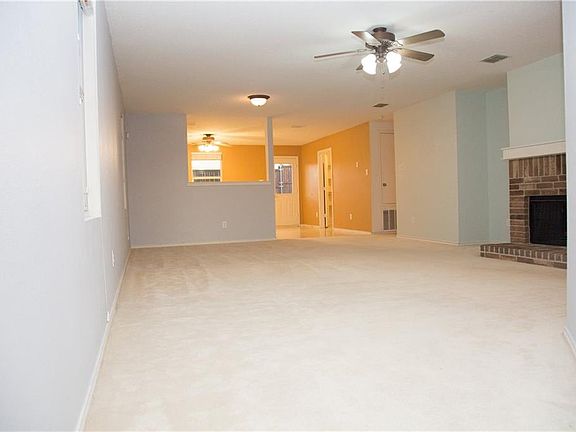5th image of 2660 Shorewood Dr