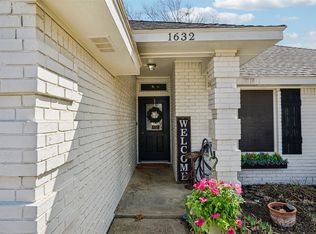 1632 Greenway Ct, Midlothian, TX 76065