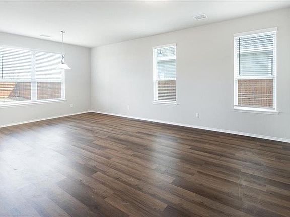 3rd image of 2347 Brookside Dr