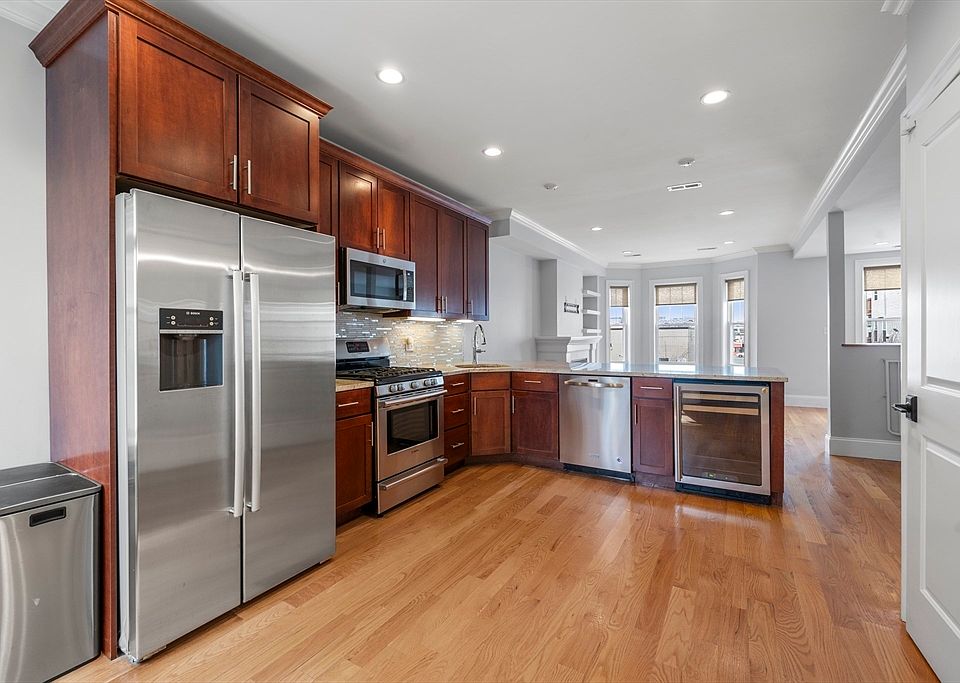 1st image of 707 E 4th St #2