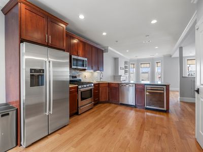 707 E 4th St #2, South Boston, MA, 02127