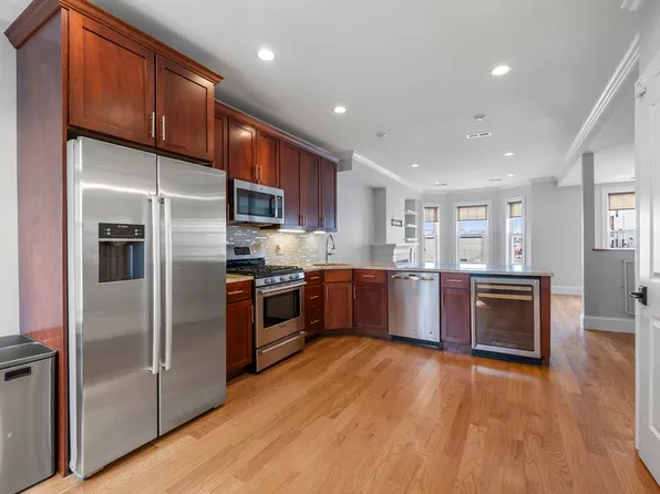 707 E 4th St #2, South Boston, MA 02127