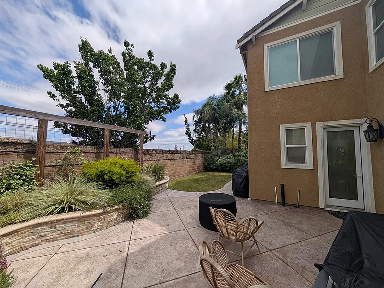 208 Yellow Rose Cir — Photo 2