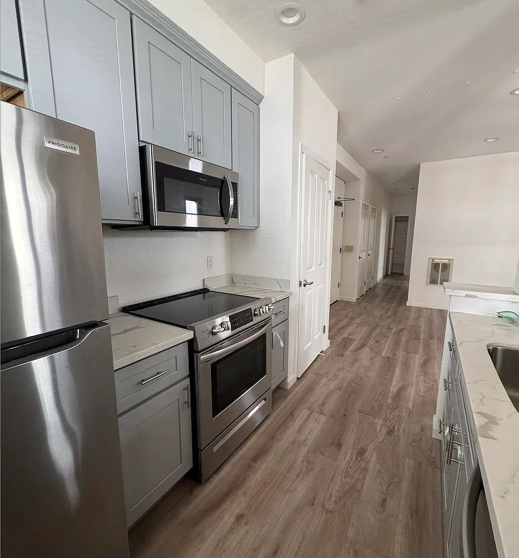 2 bed, 791 sqft, $3,625 — Photo 3