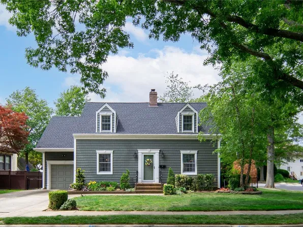 21 Sunset Avenue, Lynbrook, NY 11563